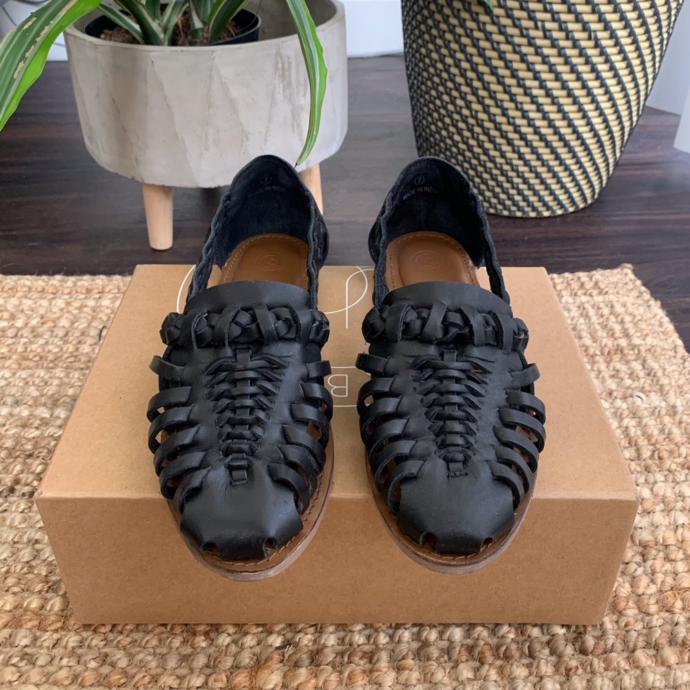 URBAN OUTFITTERS Sandals